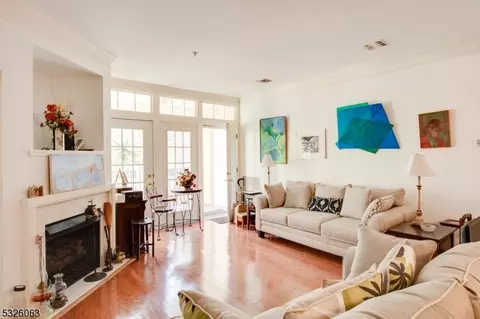 7106 Ravenscroft Rd, Clifton, NJ 07013