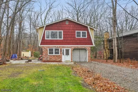 42 River Rd, Stanhope, NJ 07874
