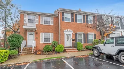 100 Wick Dr, Woodbridge Twp, NJ 08863