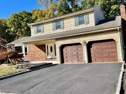 63 Laura Ave, Edison, NJ 08820