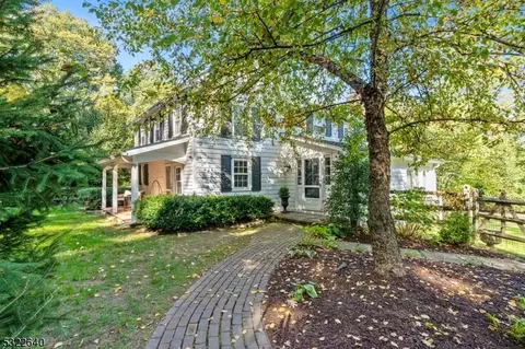 5 Hollow Brook Rd, Tewksbury Twp, NJ 07830