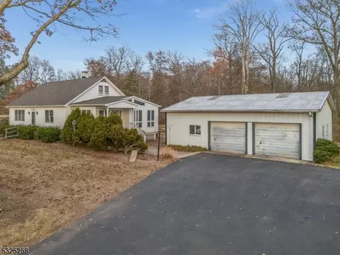 623 Pittstown Rd, Pittstown, NJ 08867
