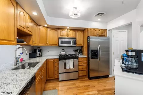 74 Amethyst Ln, Paterson, NJ 07501