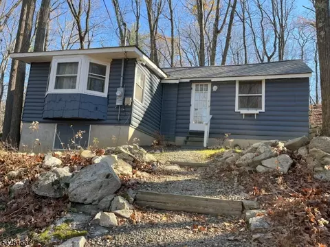 26 Cedar Ln, Sussex, NJ 07461