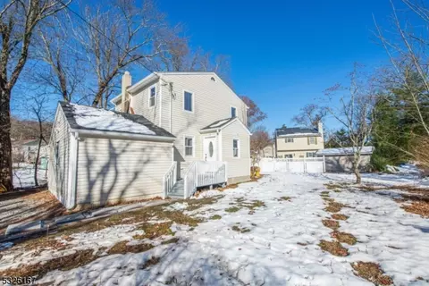 8 Fairview Dr, West Milford Twp, NJ 07421