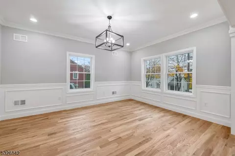519 Green Valley Rd, Paramus, NJ 07652 photo 4