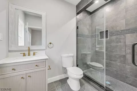 519 Green Valley Rd, Paramus, NJ 07652 photo 12