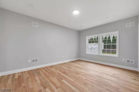 519 Green Valley Rd, Paramus, NJ 07652 photo 11