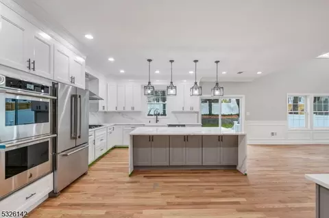 519 Green Valley Rd, Paramus, NJ 07652 photo 9