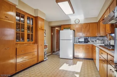 663 Mountain Ave, Springfield, NJ 07081 photo 13