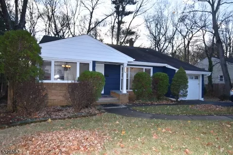 115 Valley Rd, River Edge, NJ 07661