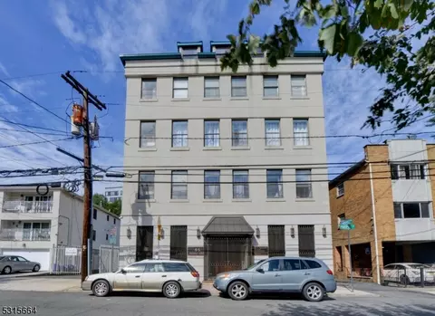 65 Prospect St #4B, Newark, NJ 07105