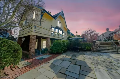 8 Murray Hill Sq, New Providence, NJ 07974