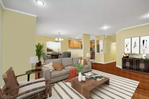 56 Lakeview Ct, Pompton Lakes, NJ 07442