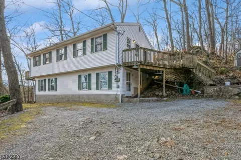 1 Grove Trl, Vernon, NJ 07462