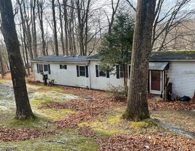 8 Watergate Dr, High Bridge, NJ 08829