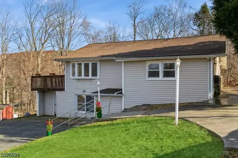 21 Center St, Stanhope, NJ 07874