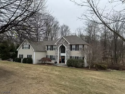 2 Manor Dr, Byram Twp, NJ 07821