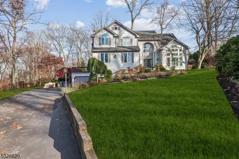 25 Glimpsewood Ln, Morristown, NJ 07960