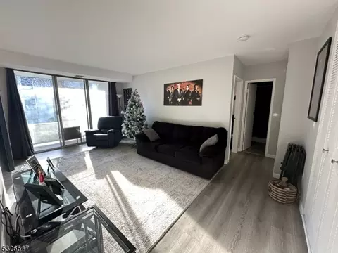 458 River Rd #E, Nutley, NJ 07110