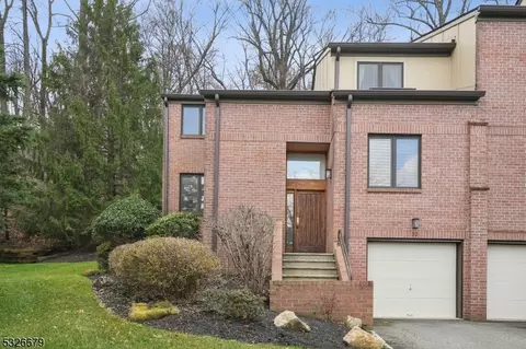 32 Andrea Dr #32, Caldwell, NJ 07006