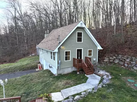 909 Pepperidge Dr, Newton, NJ 07860