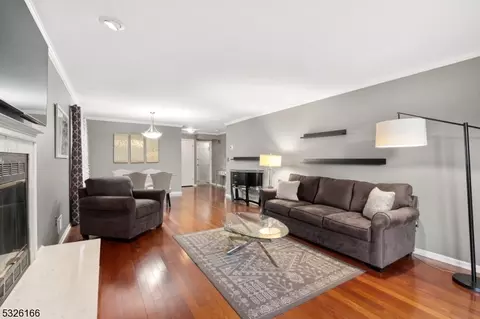50 Sunrise Dr, Gillette, NJ 07933