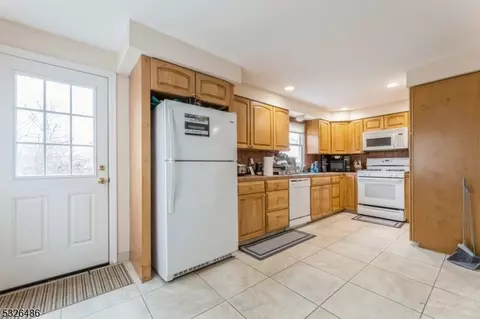 25 Packanack Lake Rd, Wayne, NJ 07470 photo 10