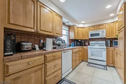25 Packanack Lake Rd, Wayne, NJ 07470 photo 12