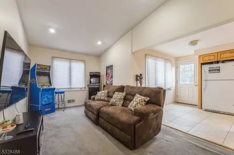 25 Packanack Lake Rd, Wayne, NJ 07470 photo 9