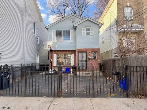 773 S 17th St, Newark, NJ 07103