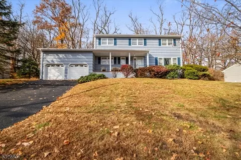 5 Crawford Rd, Morris Plains, NJ 07950
