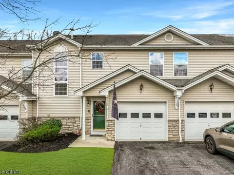 4 Kristen Ct, Hamburg, NJ 07419