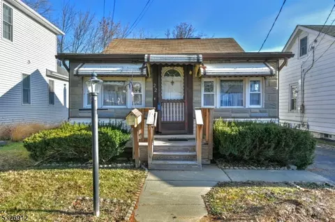 22 Lawrence Rd, Parsippany-troy Hills Twp, NJ 07054