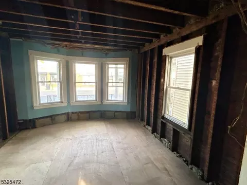 580 Bound Brook Rd, Middlesex, NJ 08846 photo 3