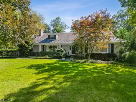 333 Oxford Dr, Millburn Twp, NJ 07078