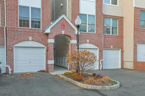 5 Ashley Ct, Hawthorne, NJ 07506