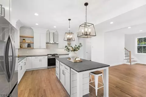 31 Adams Trl, Hopatcong, NJ 07843