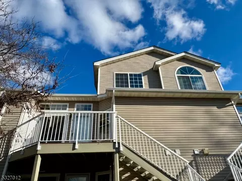 4 Pine Ct, Bedminster, NJ 07921