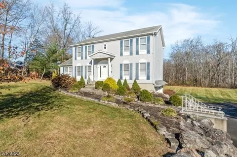 26 Countryside Rd, Knowlton Twp, NJ 07832