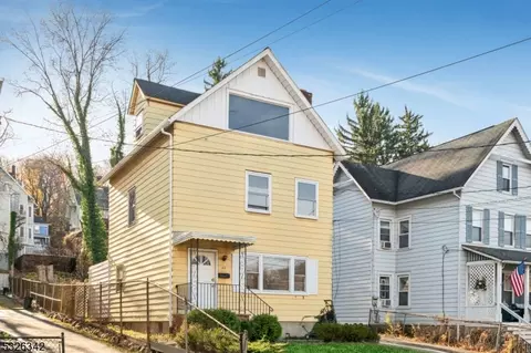 42 Phoenix Ave, Morristown, NJ 07960