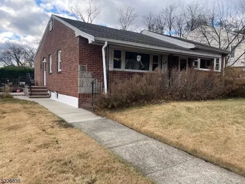 17 Glen Ter, Totowa, NJ 07512