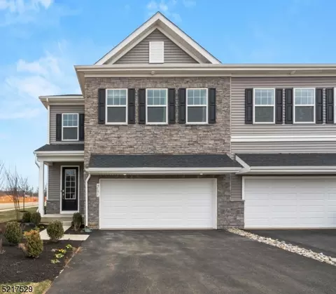 2 Gladstone Ct, Hanover Twp, NJ 07981