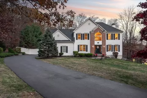 8 David Pl, Mount Olive, NJ 07836