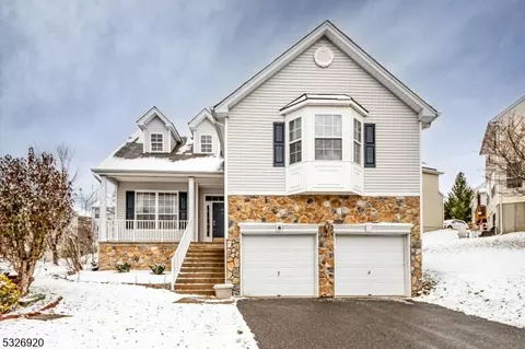 176 Winding Hill Dr, Hackettstown, NJ 07840