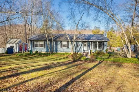 611 Valley Rd, Oxford, NJ 07863