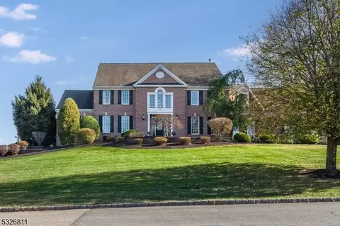 15 Patrick Henry Pl, Raritan Twp, NJ 08551
