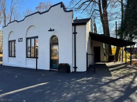 673 Ridgewood Rd, Millburn, NJ 07041