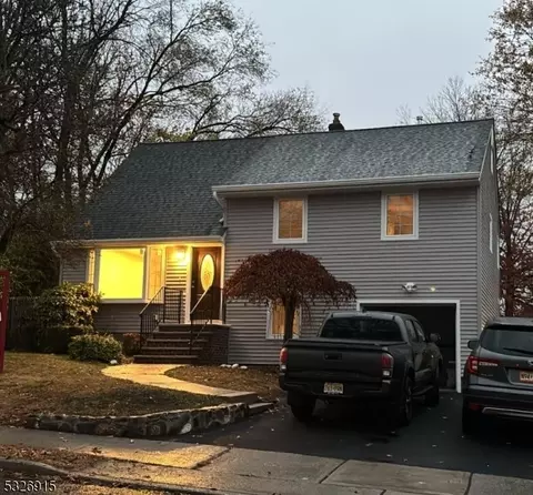 19 Fycke Ln, Teaneck, NJ 07666