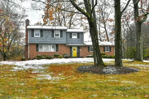 40 Sparrowbush Rd, Upper Saddle River, NJ 07458